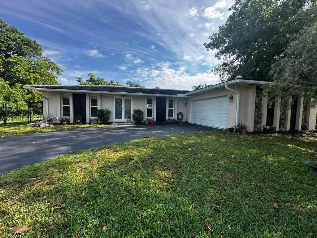 11901 NW 25th St, Plantation FL 33323