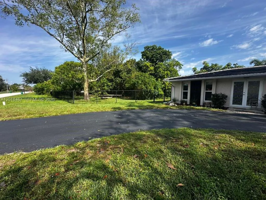 11901 NW 25th St, Plantation FL 33323