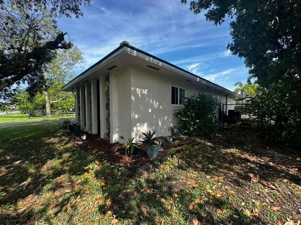 11901 NW 25th St, Plantation FL 33323
