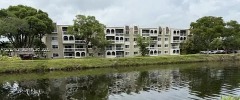 1 bedroom 1 bath for sale at 7815 Camino Real # i417, Miami FL 33143