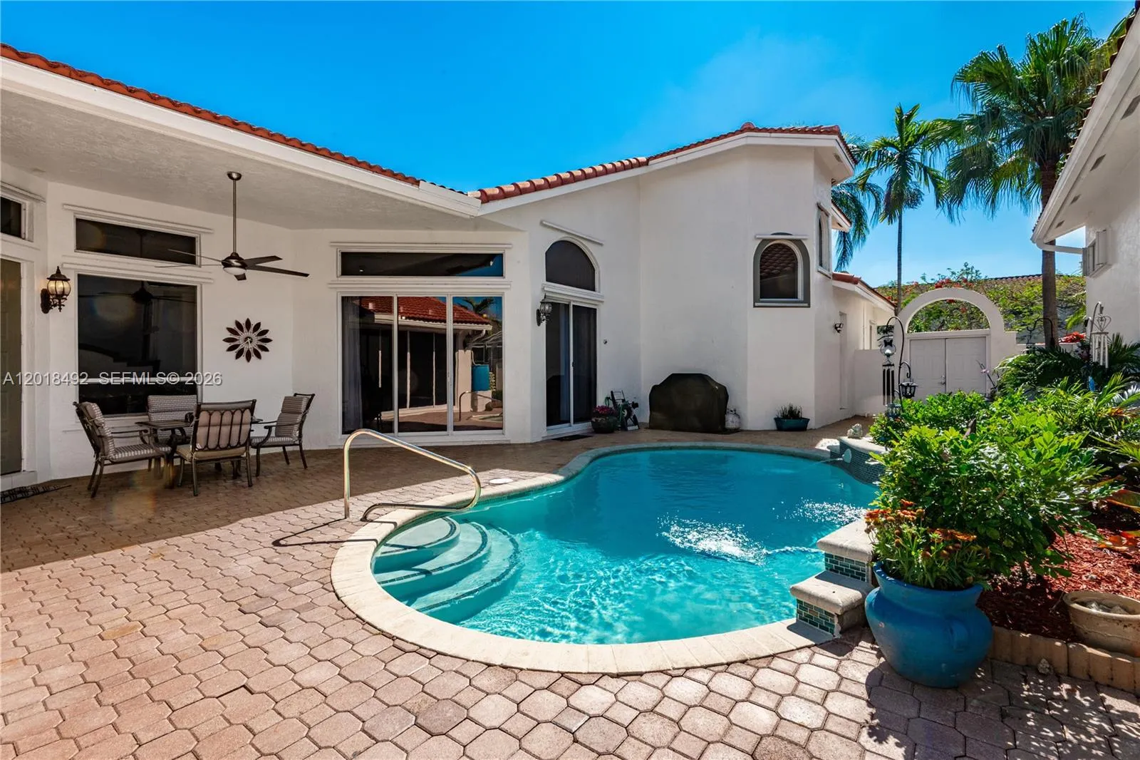 1220 W Bel Aire Dr W, Pembroke Pines FL 33027