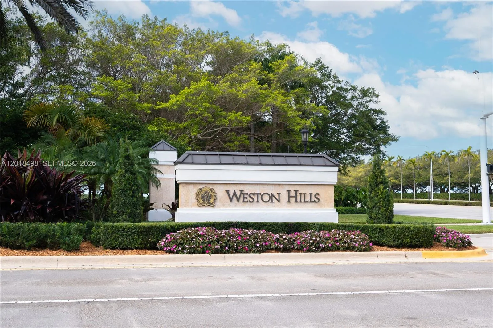 5 bedroom 4 bath for sale at 2621 Oakbrook Ln, Weston FL 33332