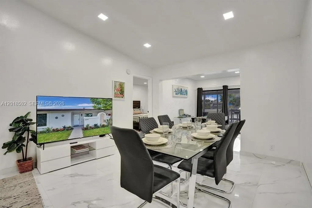 5434 SW 25th Ave, Dania Beach FL 33312