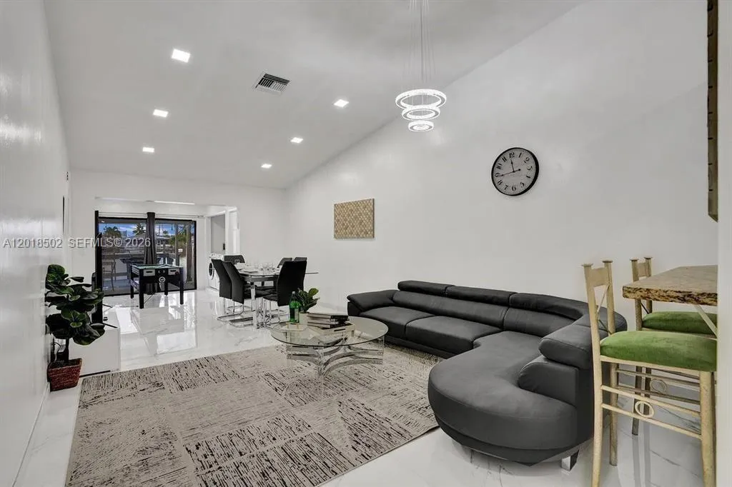5434 SW 25th Ave, Dania Beach FL 33312
