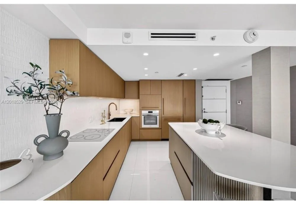 400 S Pointe Dr # 1501, Miami Beach FL 33139