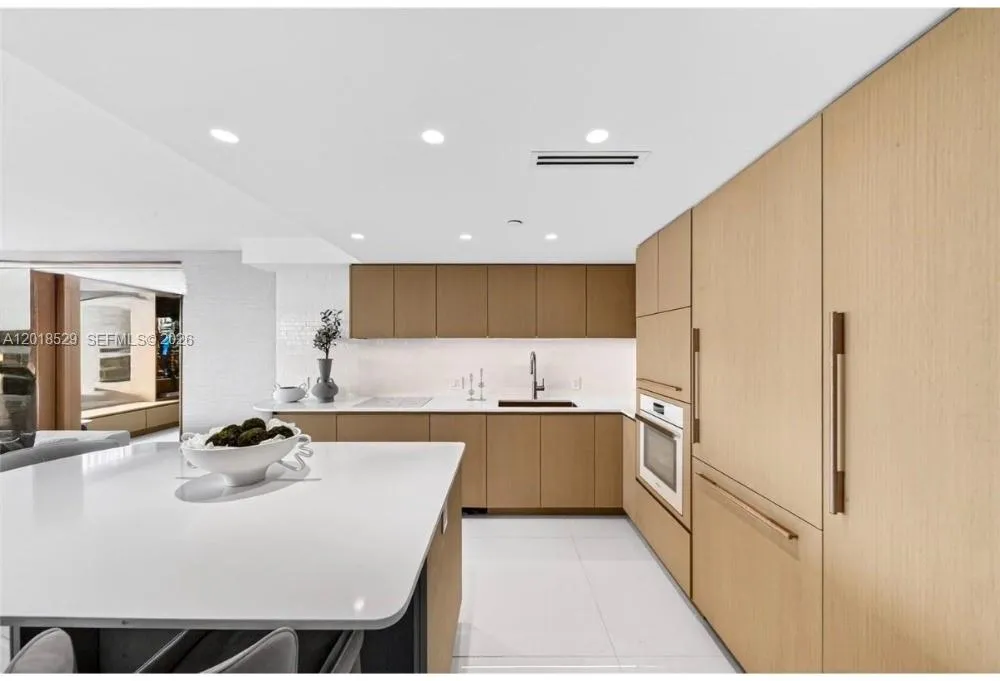 400 S Pointe Dr # 1501, Miami Beach FL 33139