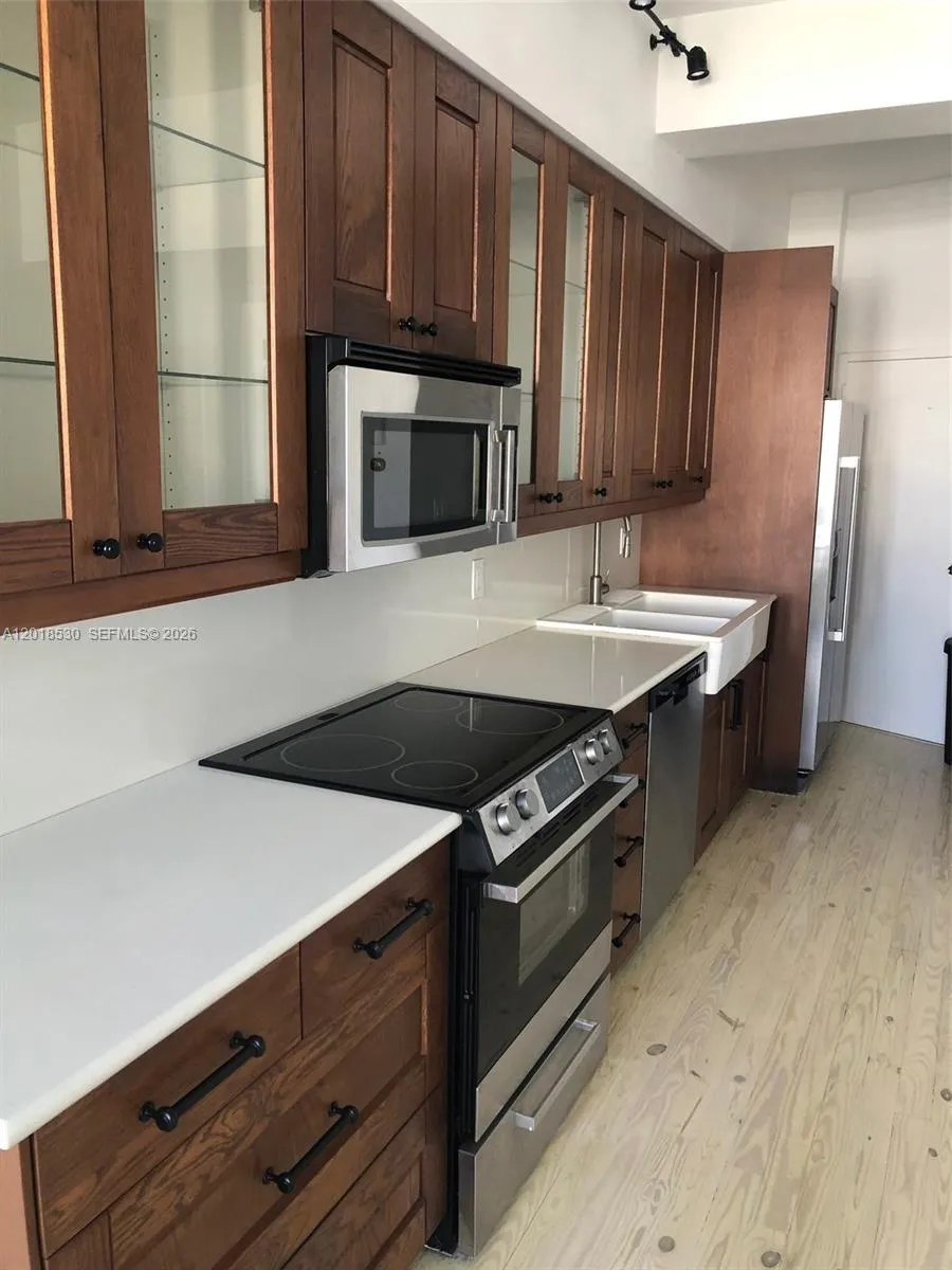 2899 Collins Ave, Miami Beach FL 33140