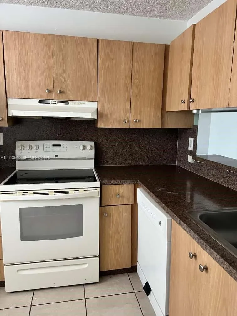 3470 Foxcroft Rd # 307, Miramar FL 33025