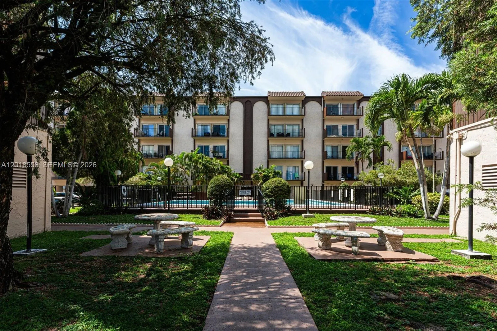 2 bedroom 2 bath for sale at 1950 W 54th St # 412, Hialeah FL 33012