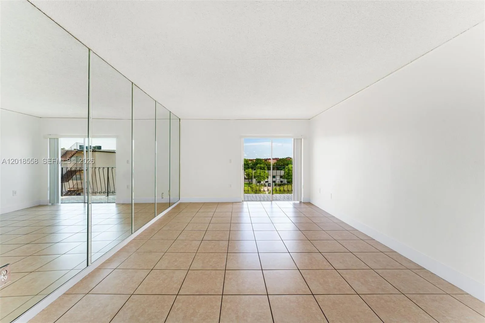 1950 W 54th St # 412, Hialeah FL 33012