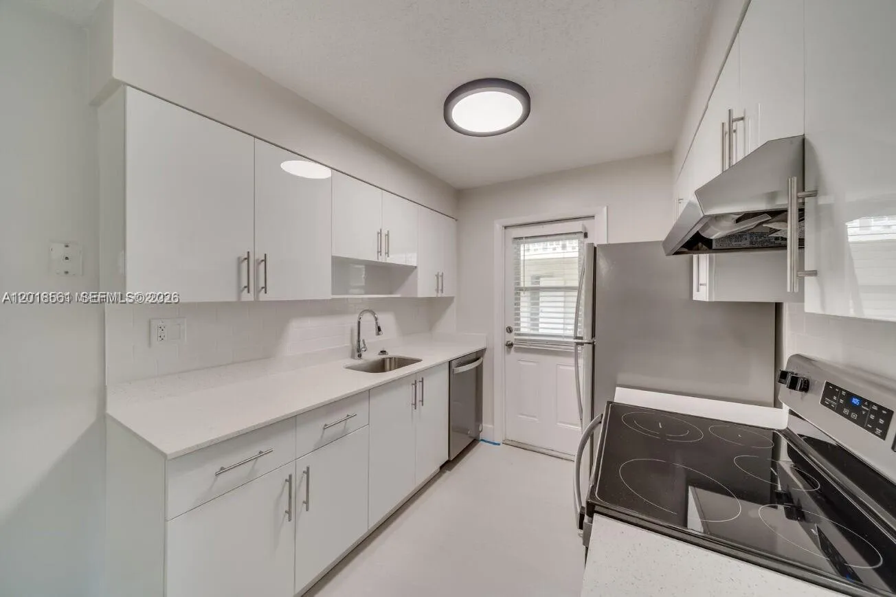 841 SW 74 TER # 201E, North Lauderdale FL 33068