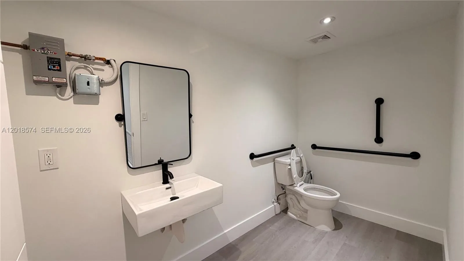 8335 NW 64th St # 1, Medley FL 33166