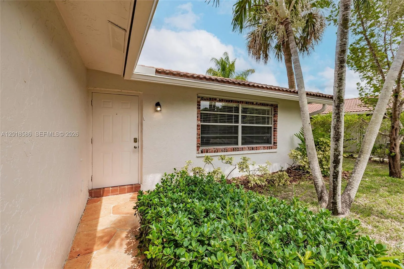 827 NW 87th Ave, Coral Springs FL 33071