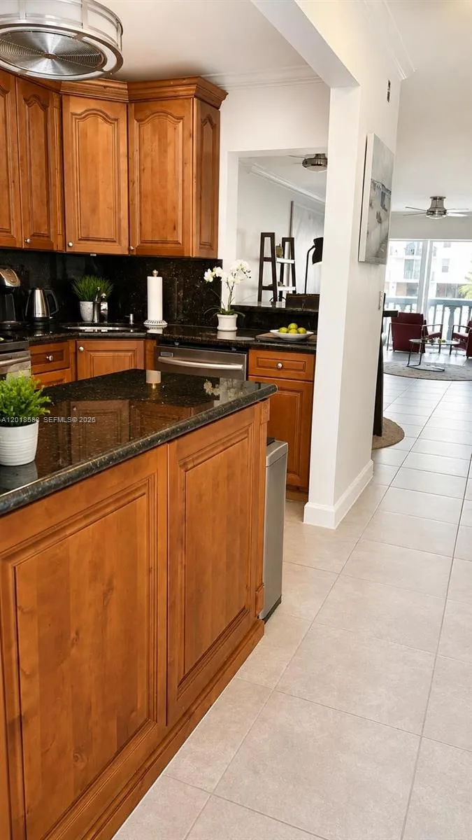 440 Paradise Isle Blvd # 402, Hallandale Beach FL 33009