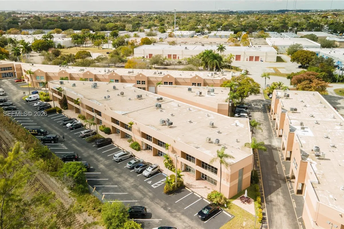 20191 NE 16th Pl # 20191, Miami FL 33179