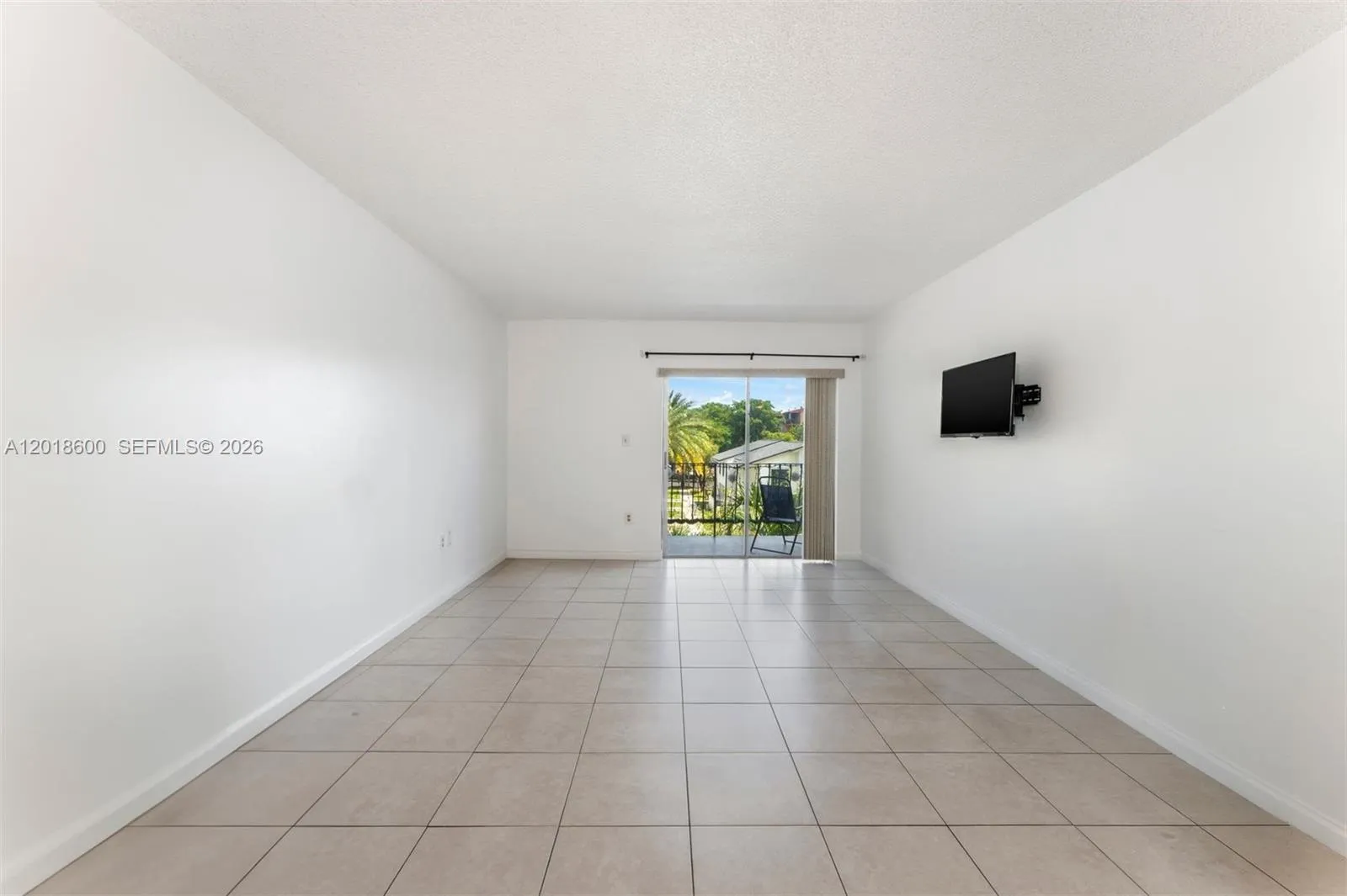 1900 W 54th St # 220, Hialeah FL 33012