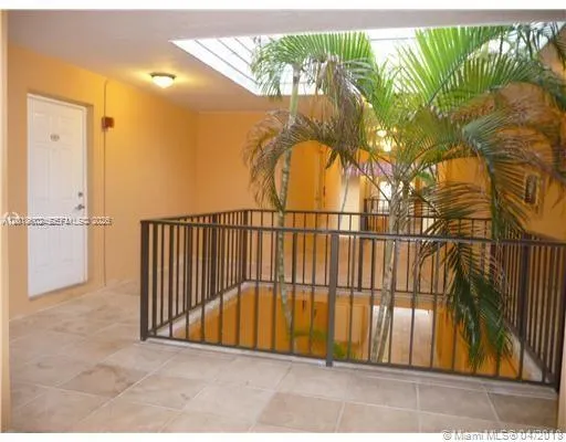 6713 N Kendall Dr # 611, Pinecrest FL 33156