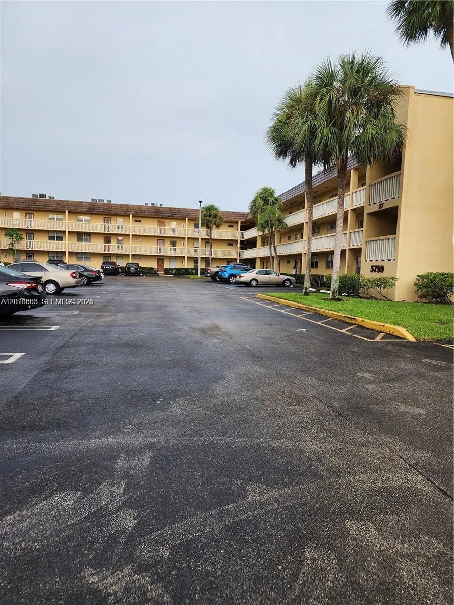 2 bedroom 2 bath for sale at 5750 NW 64th Ave # 303, Tamarac FL 33319