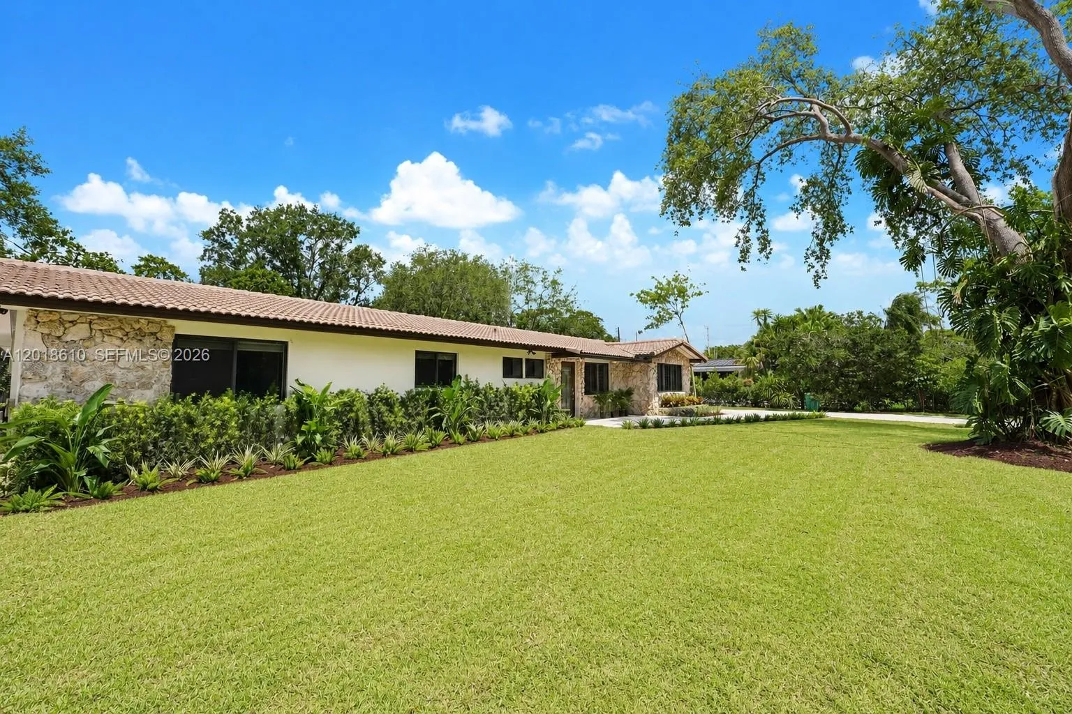 7220 SW 69th Ct, Miami FL 33143