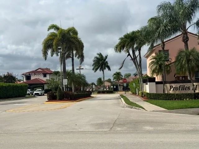 18950 NW 22nd St, Pembroke Pines FL 33029