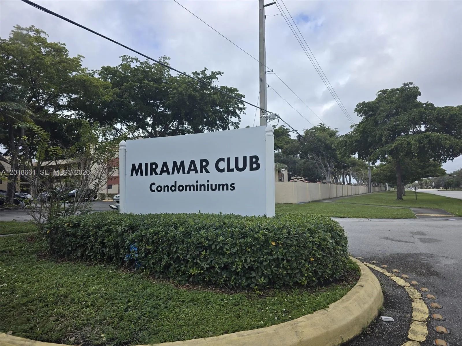 2 bedroom 2 bath for sale at 3396 Foxcroft Rd # 113, Miramar FL 33025