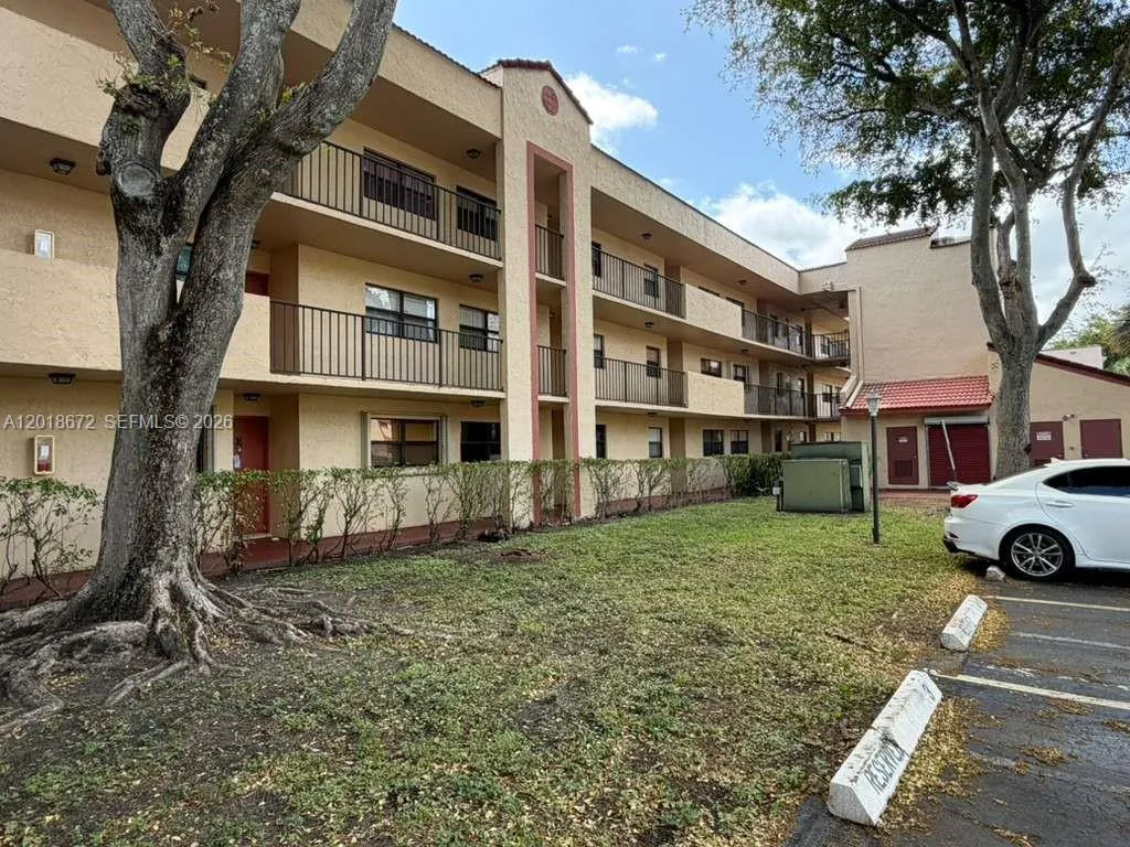 2 bedroom 2 bath for sale at 3400 Foxcroft Rd # 107, Miramar FL 33025