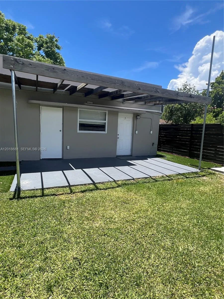 1810 NW 34th St # 3, Miami FL 33142