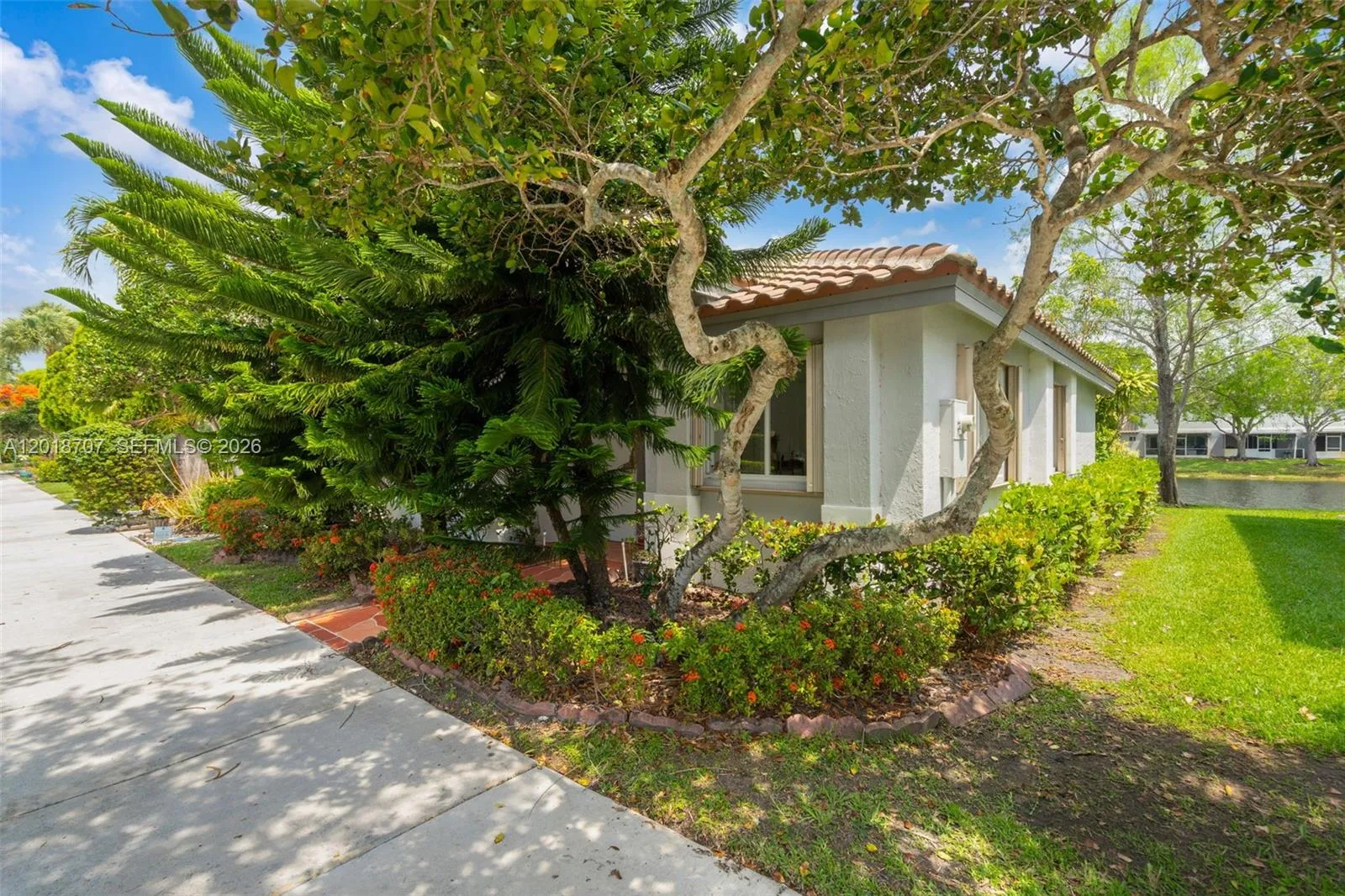 20869 NW 4th St, Pembroke Pines FL 33029