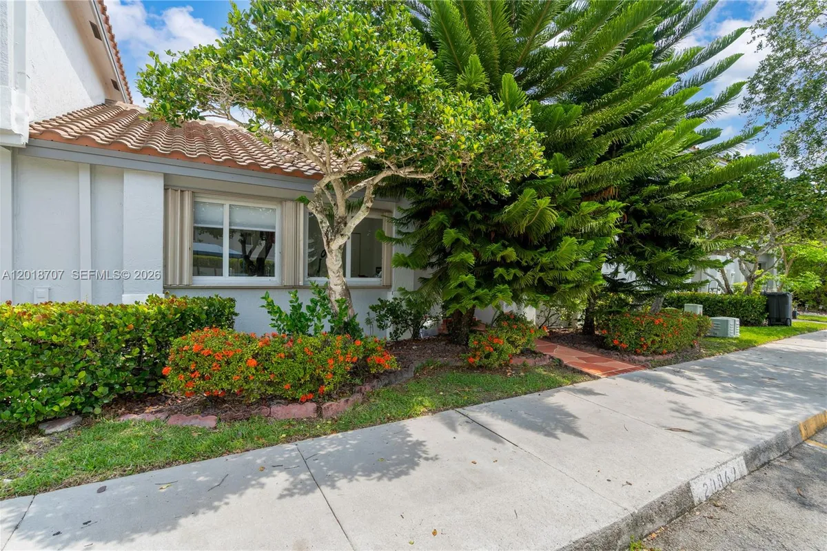 20869 NW 4th St, Pembroke Pines FL 33029