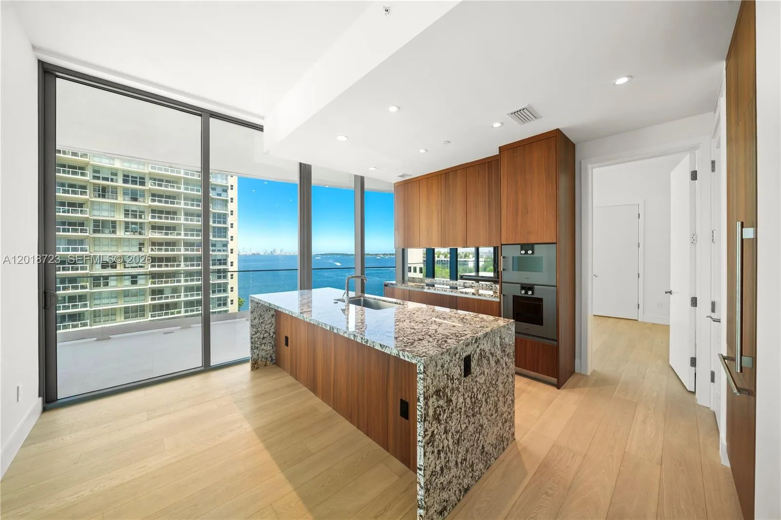 175 SE 25 RD # 804, Miami FL 33129