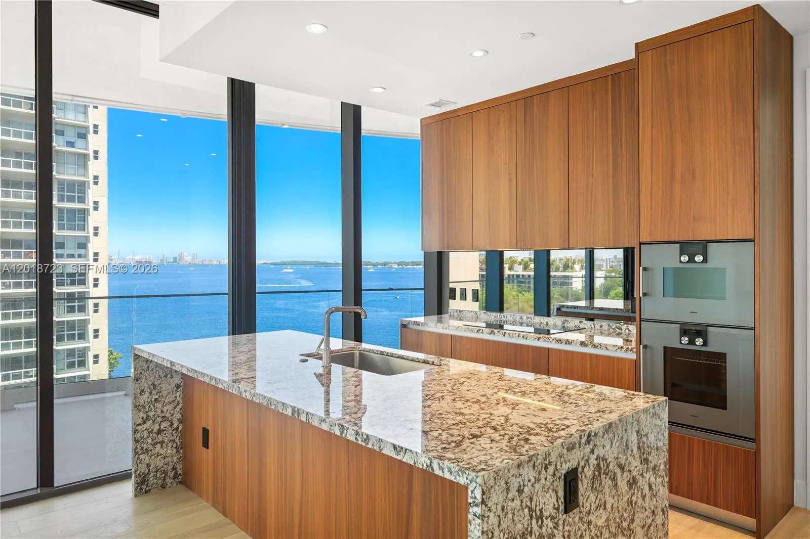 175 SE 25 RD # 804, Miami FL 33129