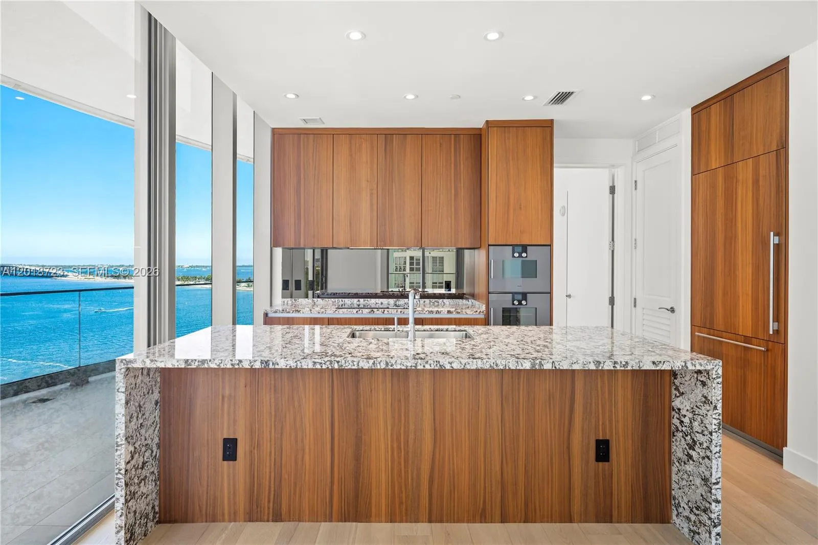 175 SE 25 RD # 804, Miami FL 33129