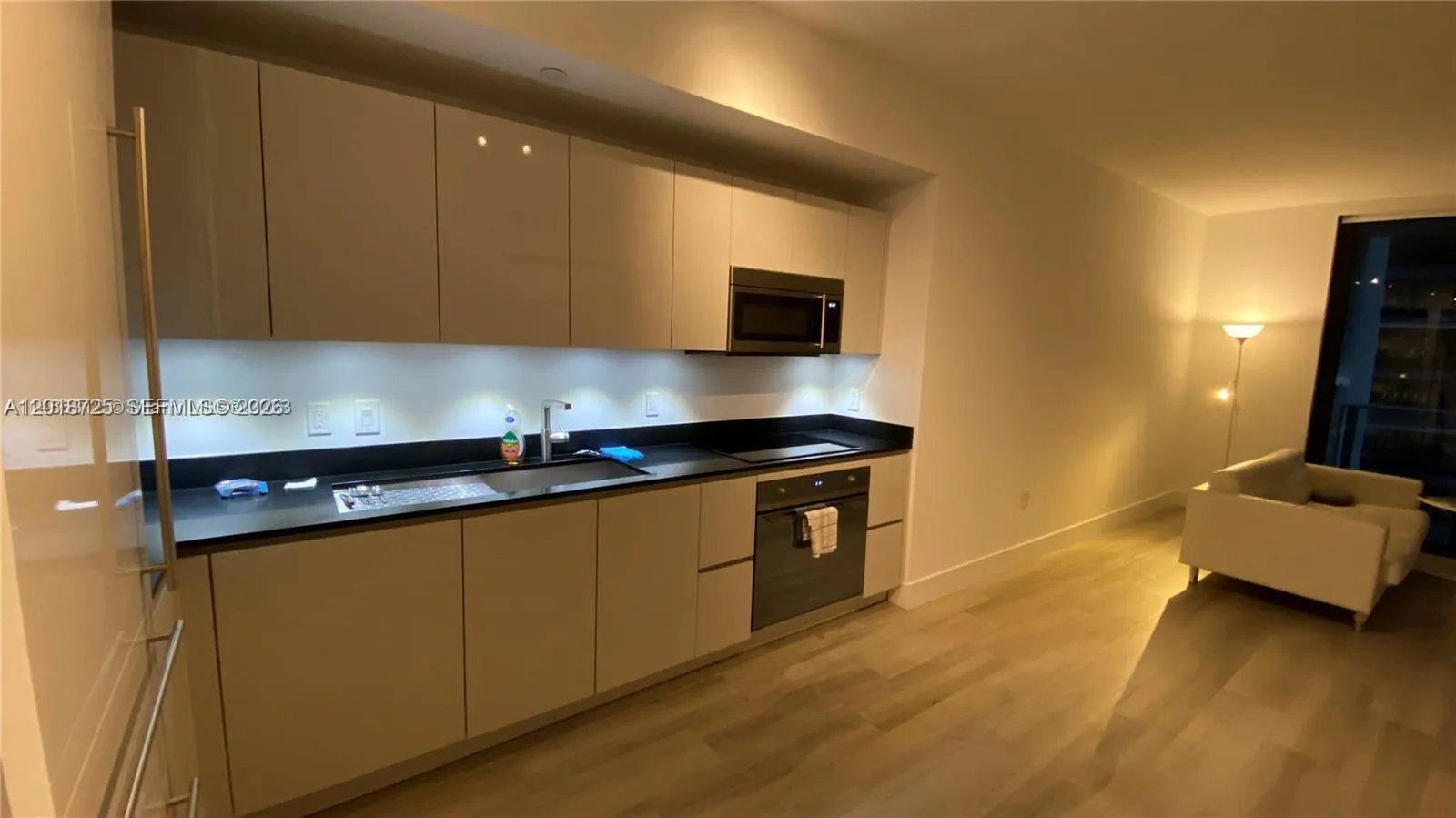 1 bedroom 1 bath for sale at 1010 Brickell Ave # 2208, Miami FL 33131
