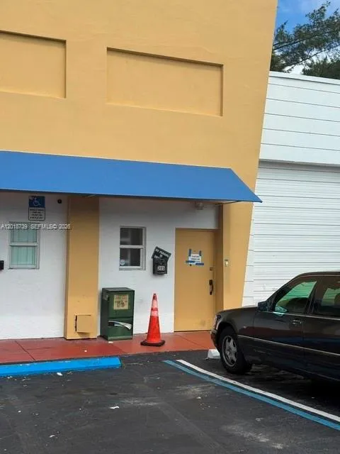 for sale at 305 NW 10th Ter # 305, Hallandale Beach FL 33009