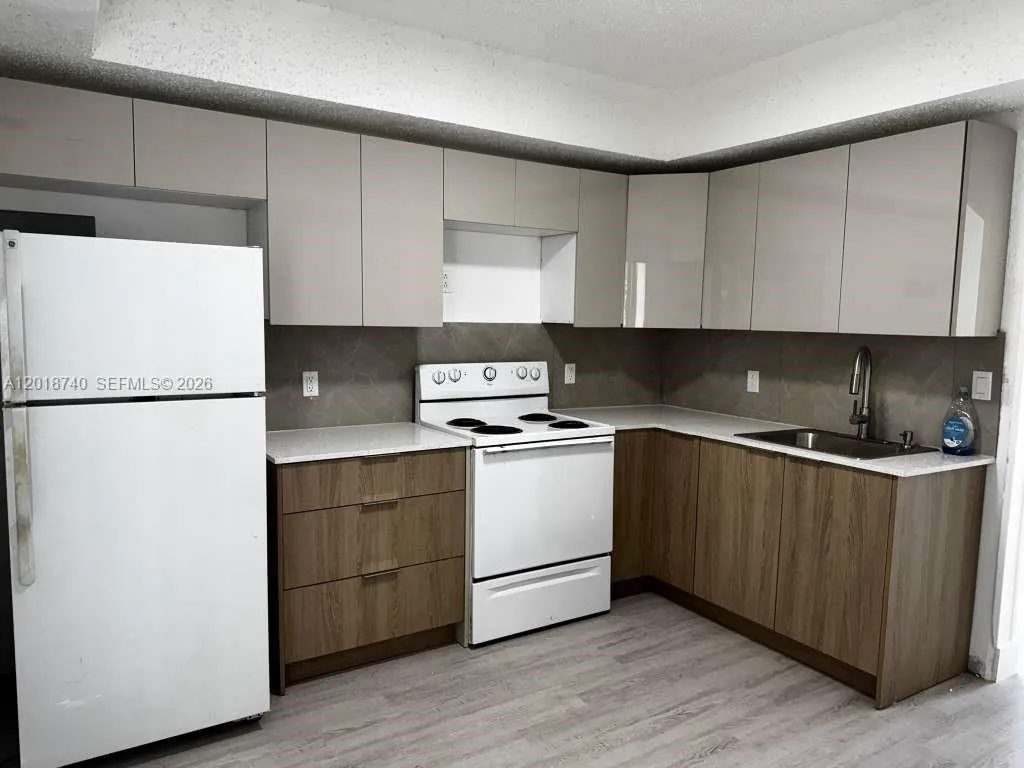 3 bedroom 2 bath for sale at 33 Allen Rd, West Park FL 33023