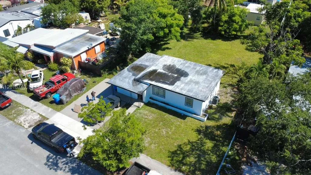 33 Allen Rd, West Park FL 33023