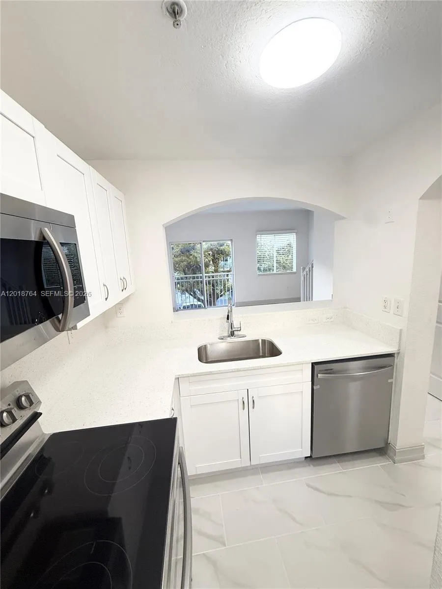 7991 NW 8th St # 113B, Miami FL 33126