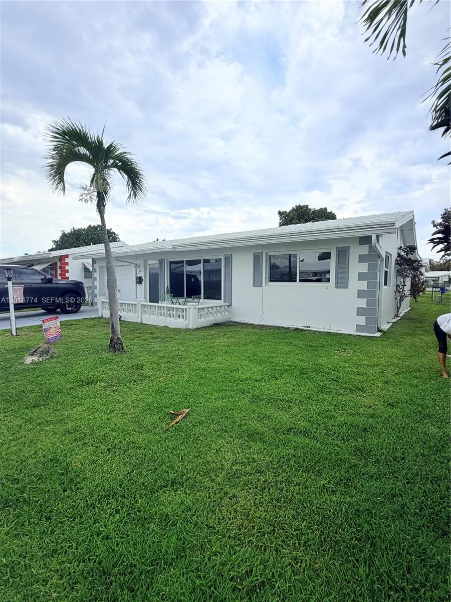 2960 NW 1st Dr, Pompano Beach FL 33064
