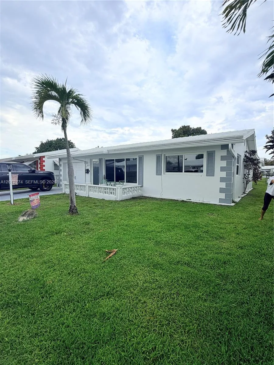 2960 NW 1st Dr, Pompano Beach FL 33064
