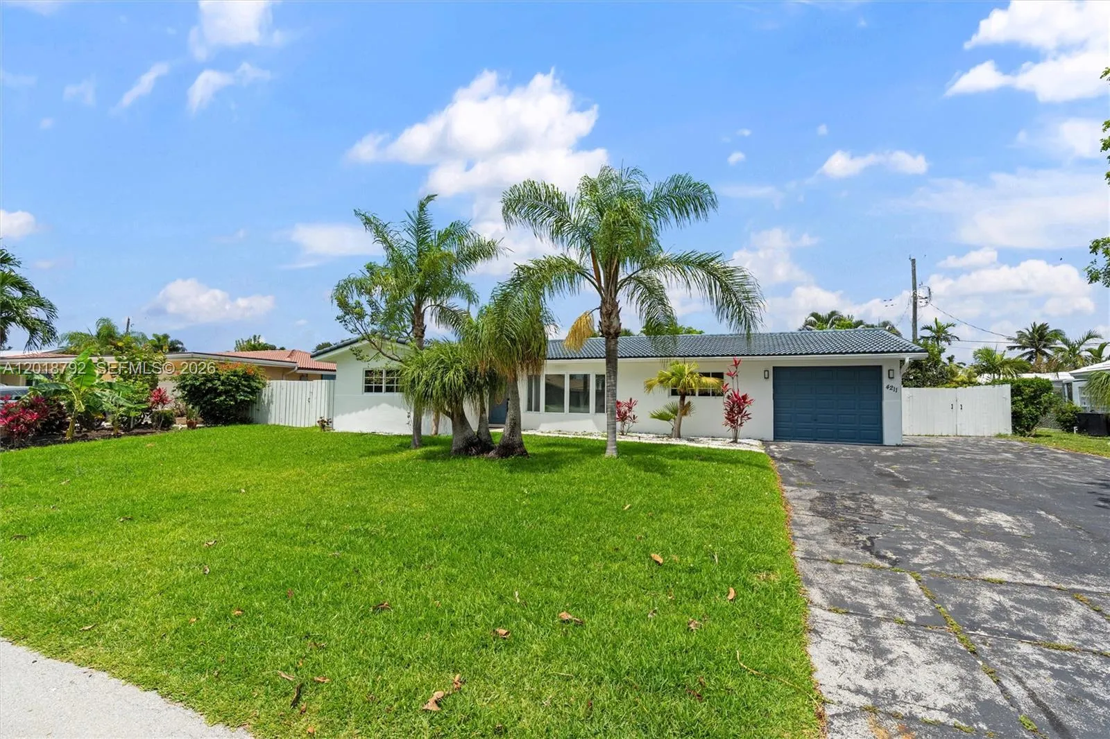 4211 NE 27th Ave, Lighthouse Point FL 33064