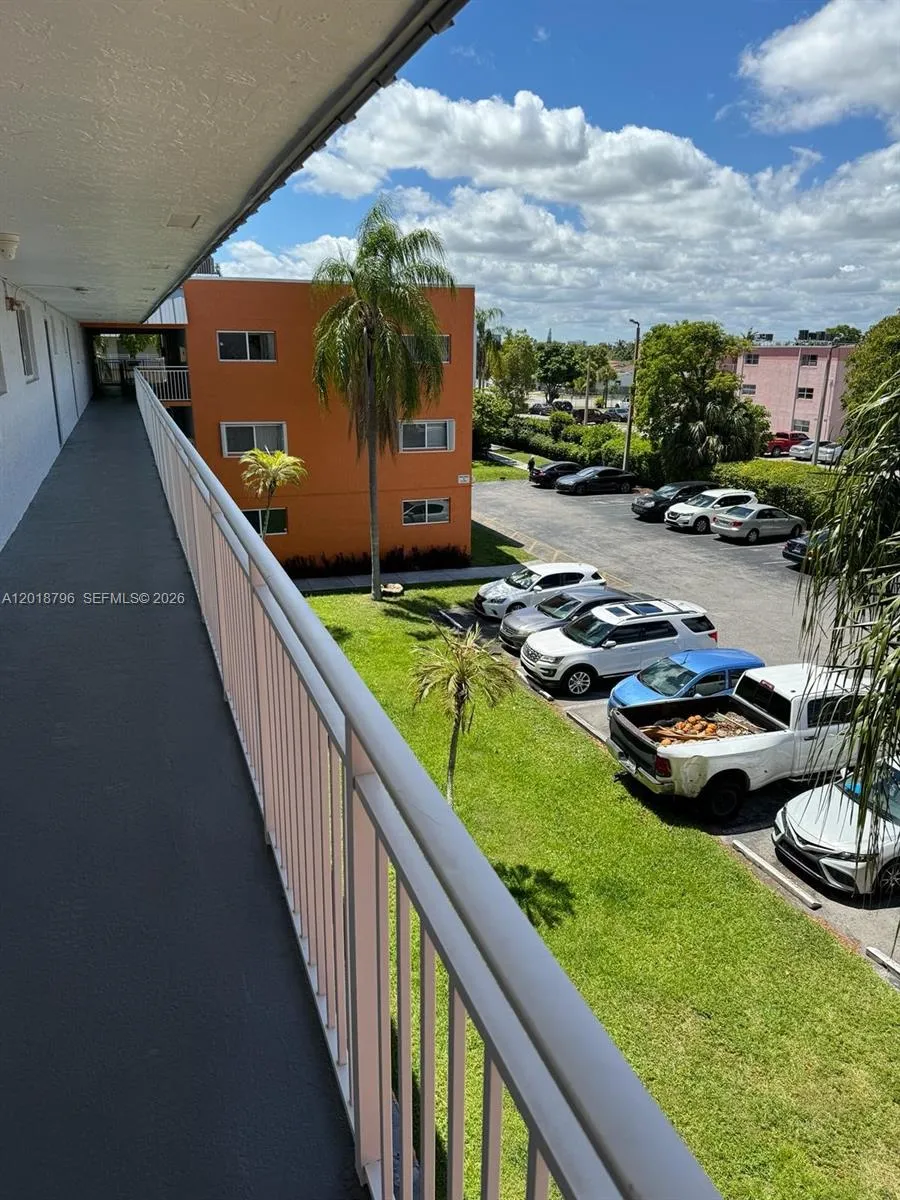11307 SW 200th St # B, Miami FL 33157