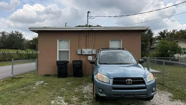 646 NW 14th Ter, Fort Lauderdale FL 33311