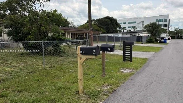 646 NW 14th Ter, Fort Lauderdale FL 33311