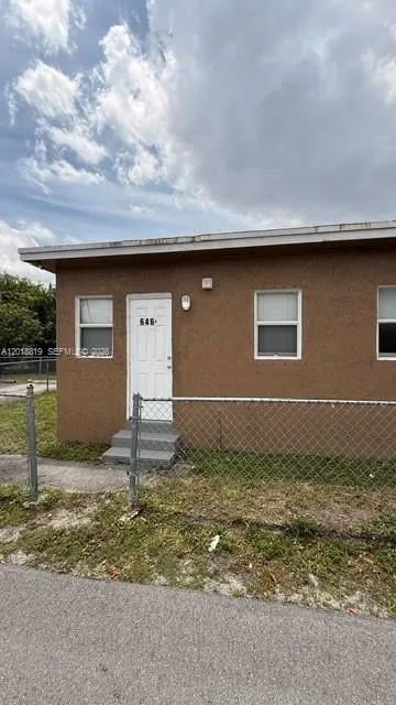 646 NW 14th Ter, Fort Lauderdale FL 33311