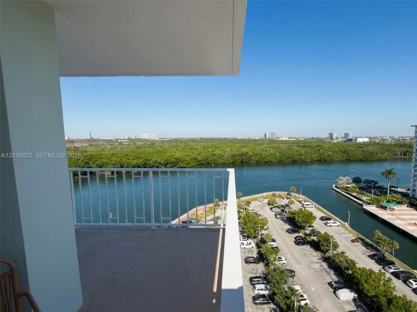 500 Bayview Dr # 1421, Sunny Isles Beach FL 33160