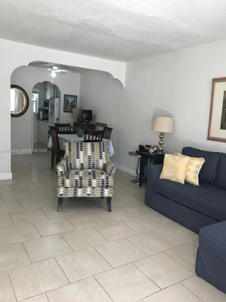 7921 Abbott Ave # 4, Miami Beach FL 33141