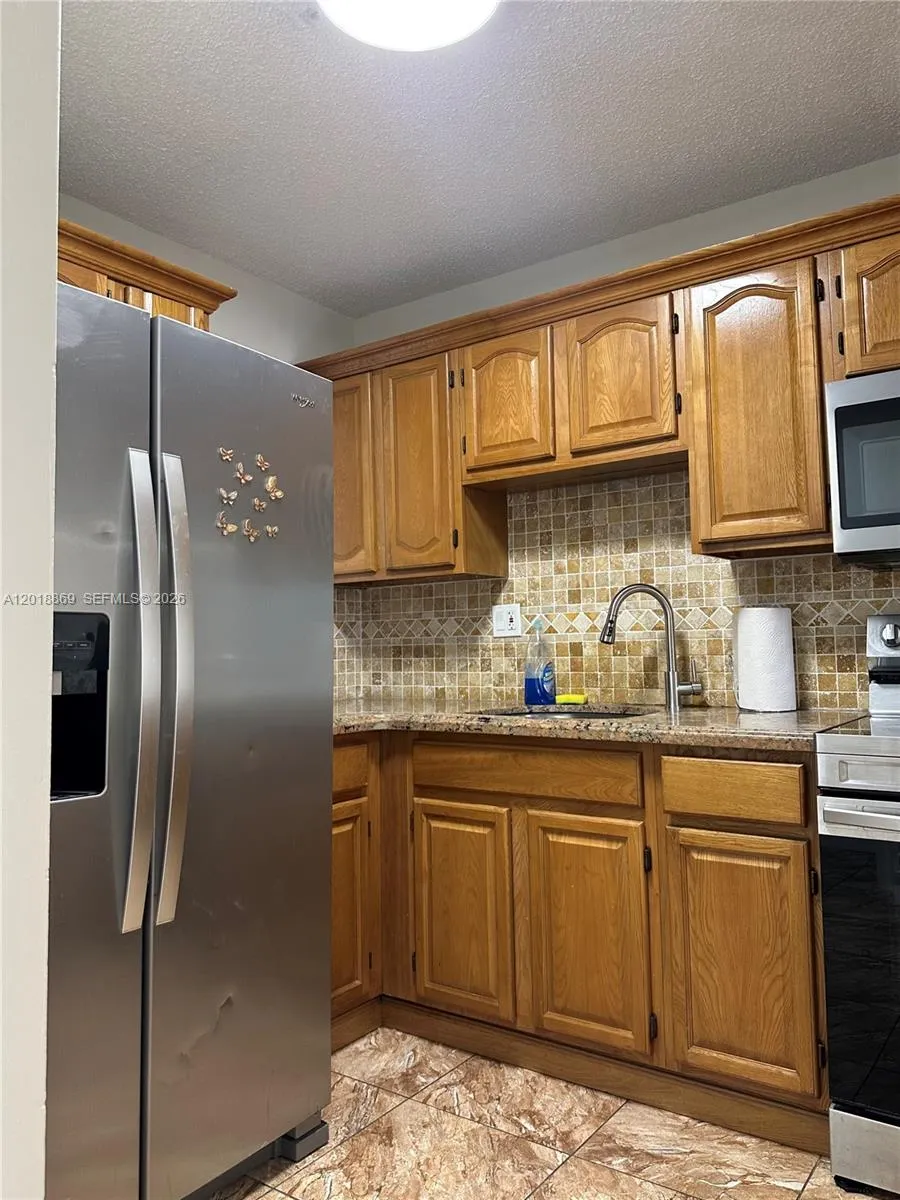 2780 W 76th St # 203, Hialeah FL 33016