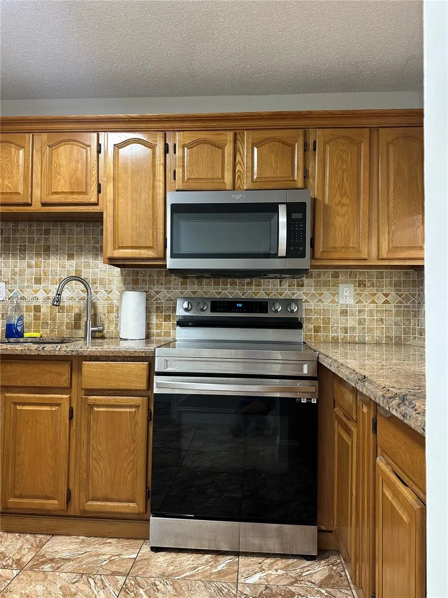 2780 W 76th St # 203, Hialeah FL 33016