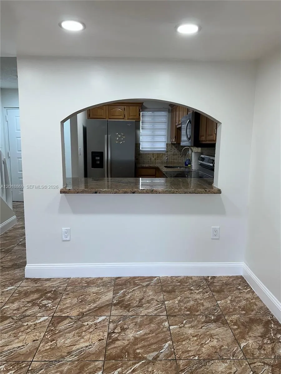 2780 W 76th St # 203, Hialeah FL 33016
