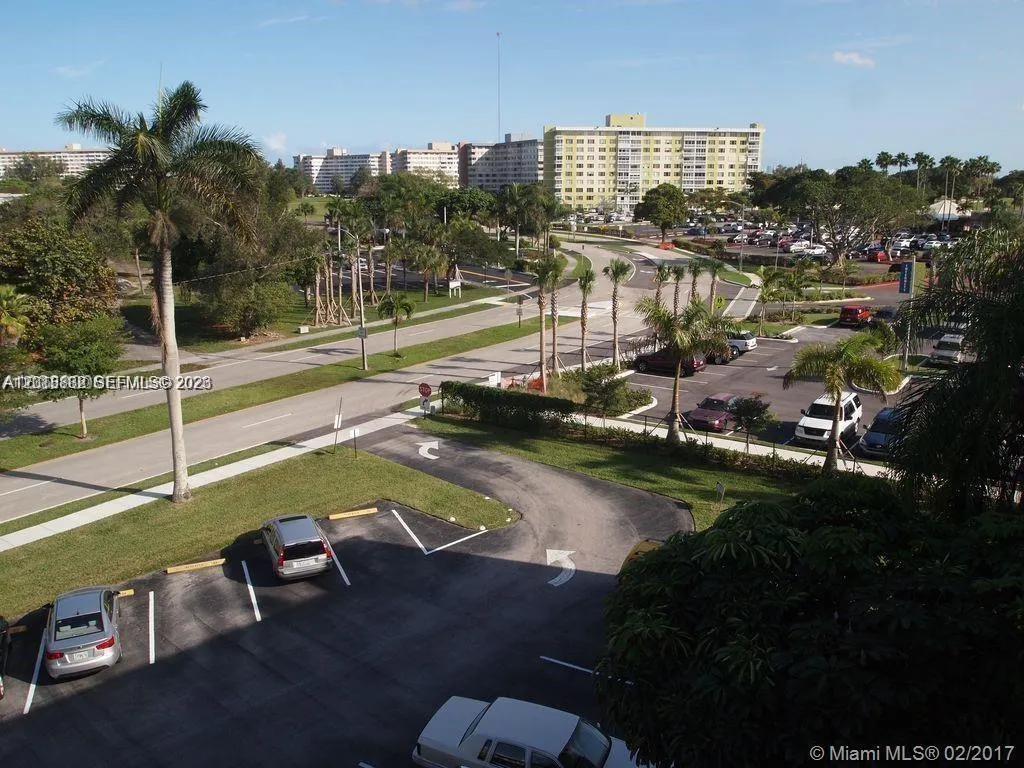 950 Hillcrest Dr # 503, Hollywood FL 33021